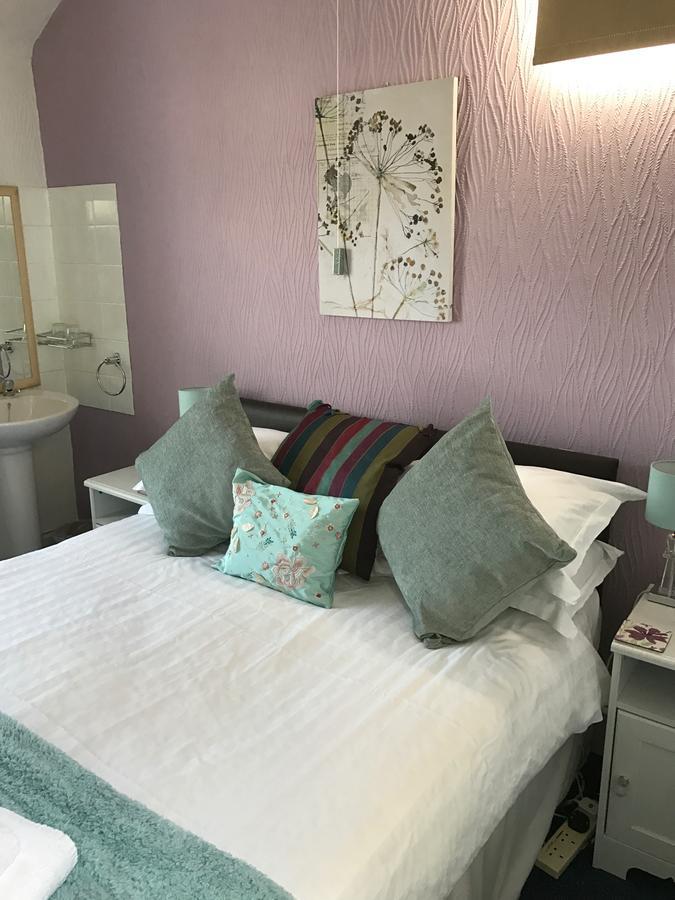 Rainbow Lodge Guest House Plymouth Bagian luar foto