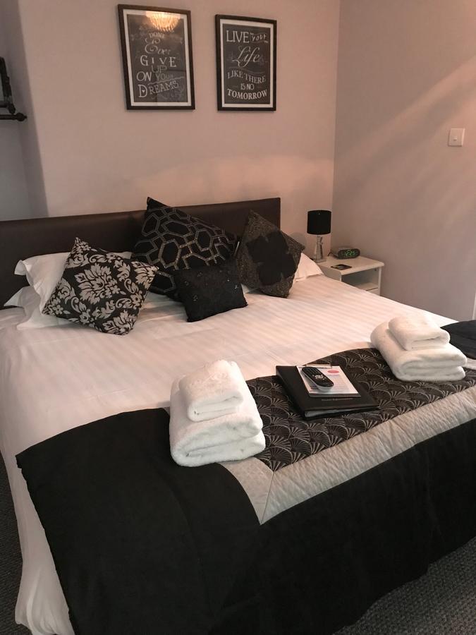 Rainbow Lodge Guest House Plymouth Bagian luar foto