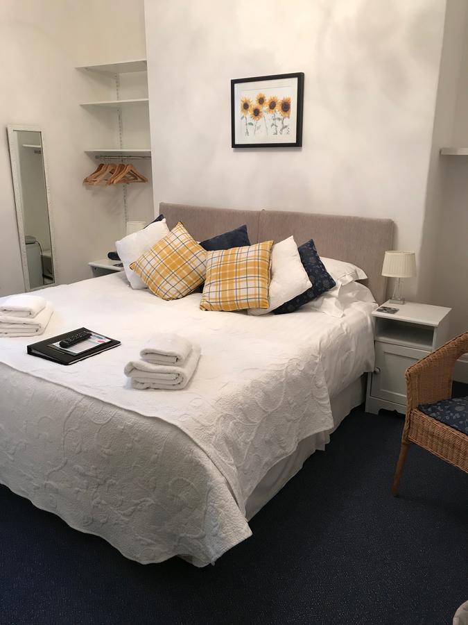 Rainbow Lodge Guest House Plymouth Bagian luar foto